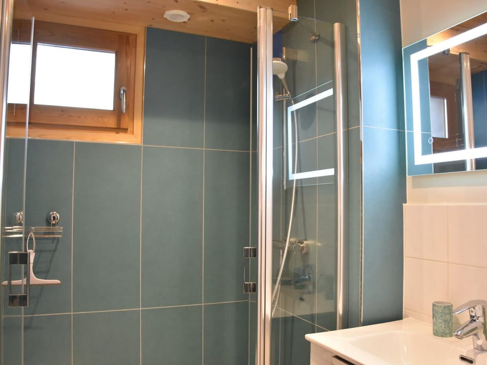 Agréable rez de jardin dans chalet avec animaux admis, pour 3 personnes - FR-1-464-183 Apartment in Pralognan-la-Vanoise