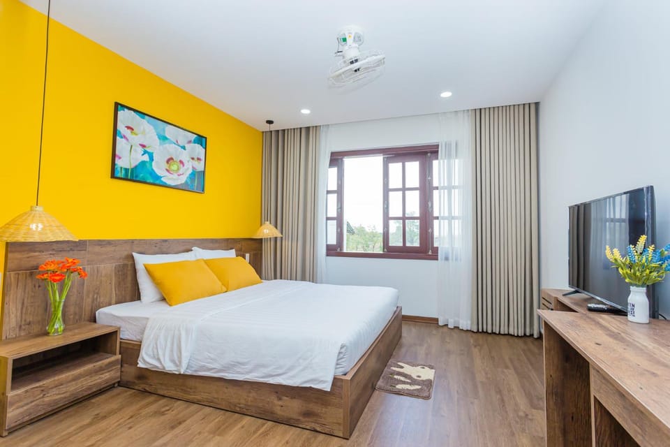 Bed, TV and multimedia, Bedroom
