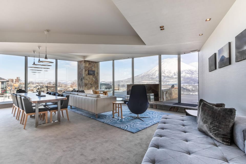 View (from property/room), Living room, Dining area