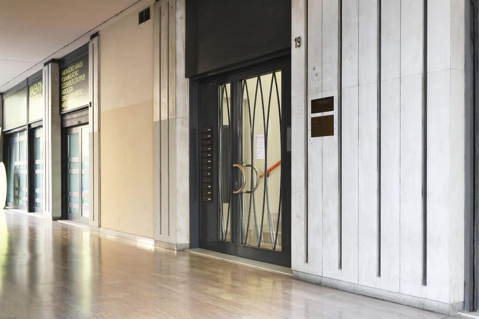 Facade/entrance, Off site