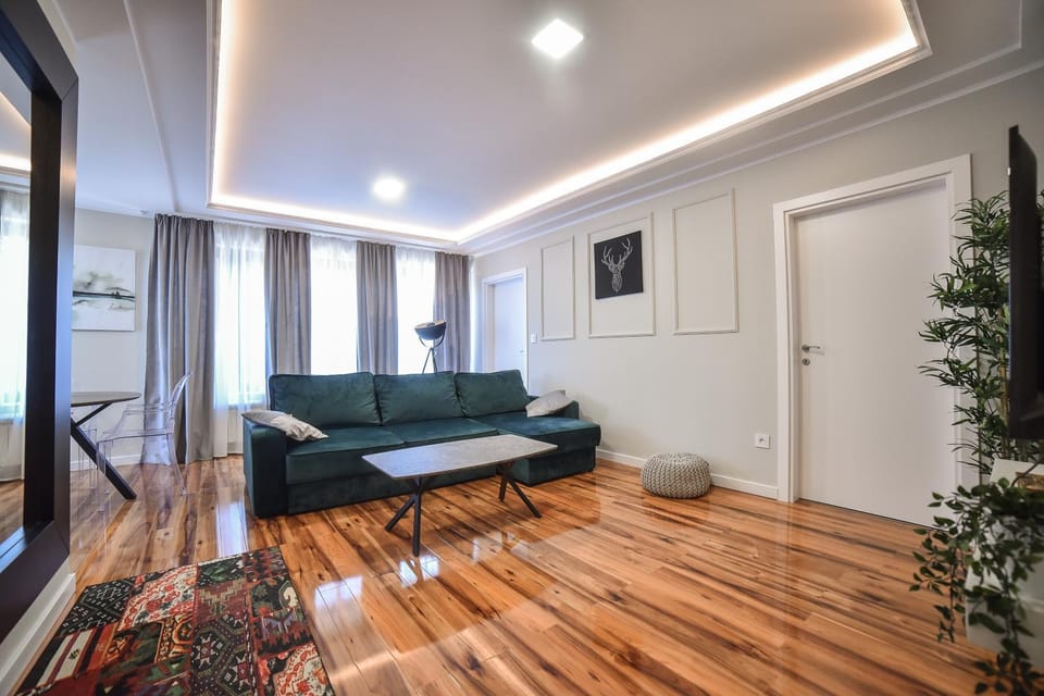 Decorative detail, Inner courtyard view