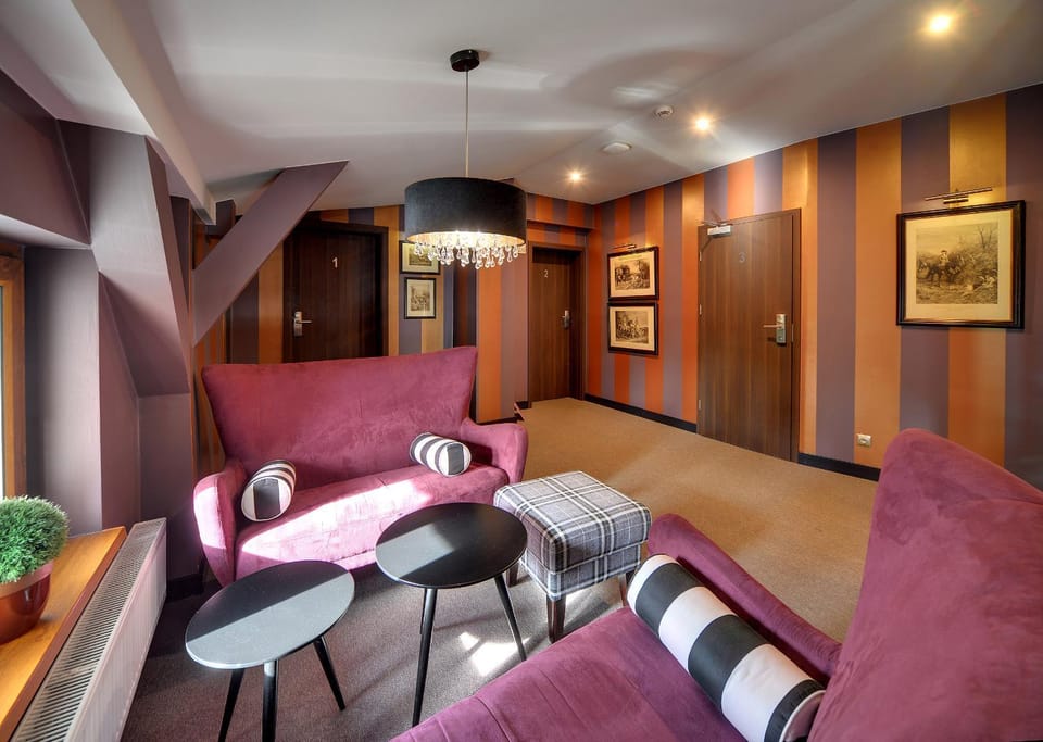 Communal lounge/ TV room, Lobby or reception