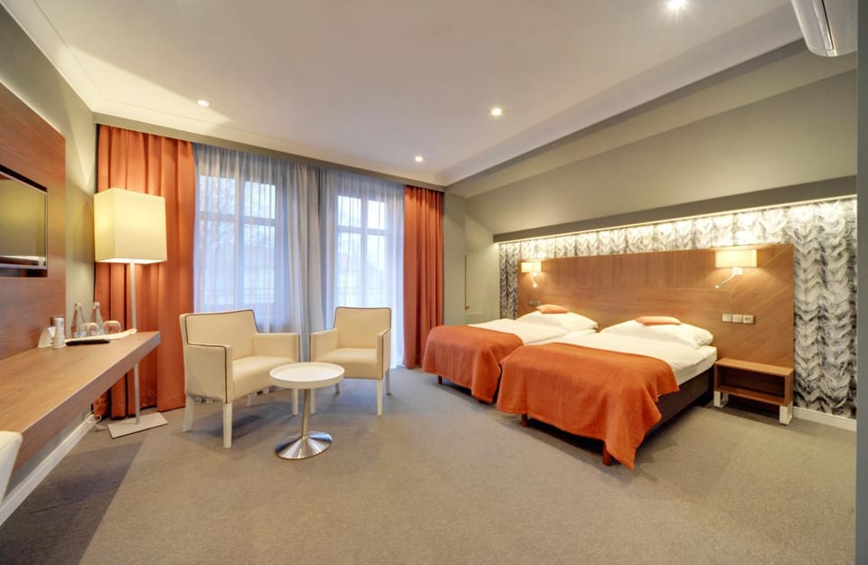 Bed, Garden view