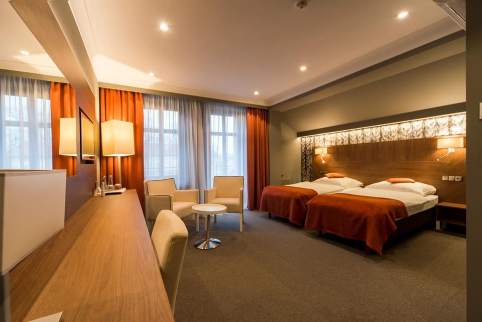 Bed, Living room