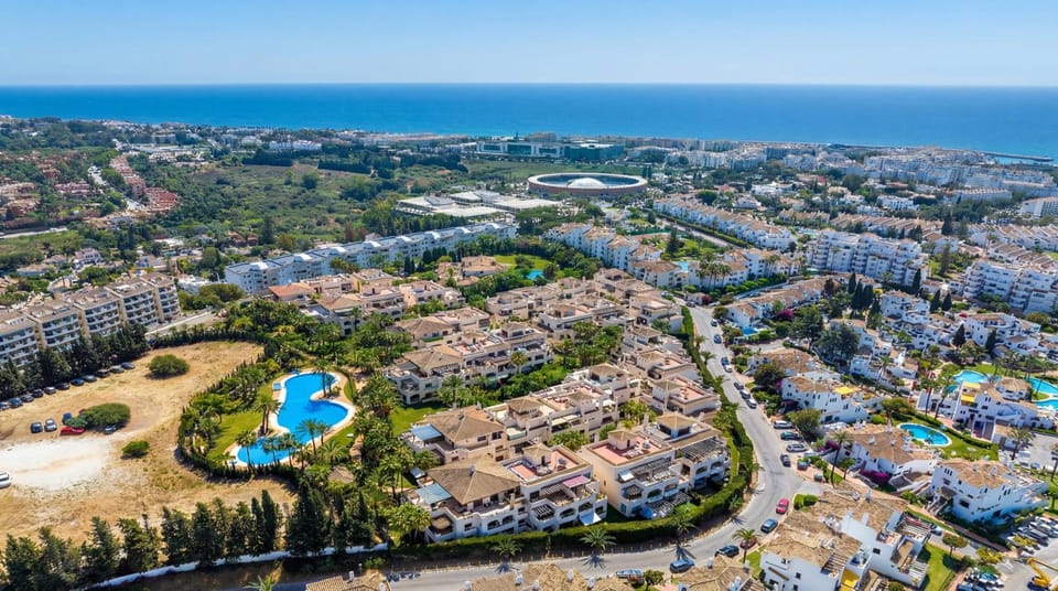 Bird's eye view, Pool view