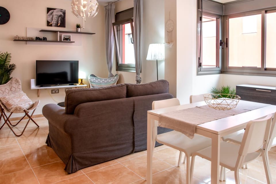 Communal lounge/ TV room, TV and multimedia, Living room, Dining area
