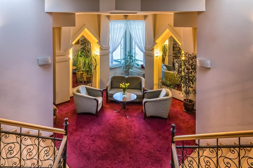 Communal lounge/ TV room, Lobby or reception