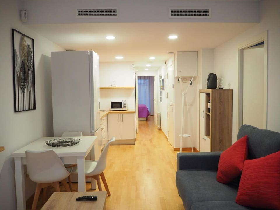 Kitchen or kitchenette, Seating area, Dining area