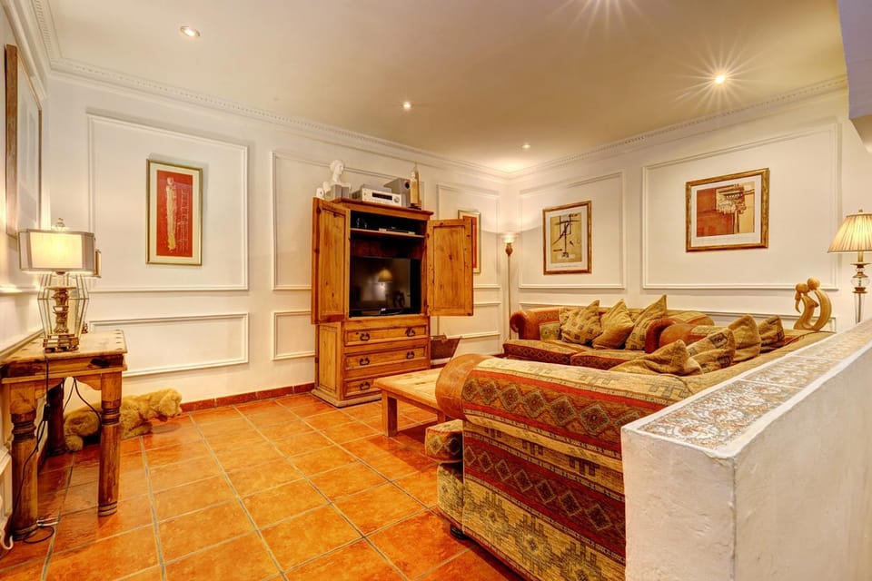 Communal lounge/ TV room, Living room