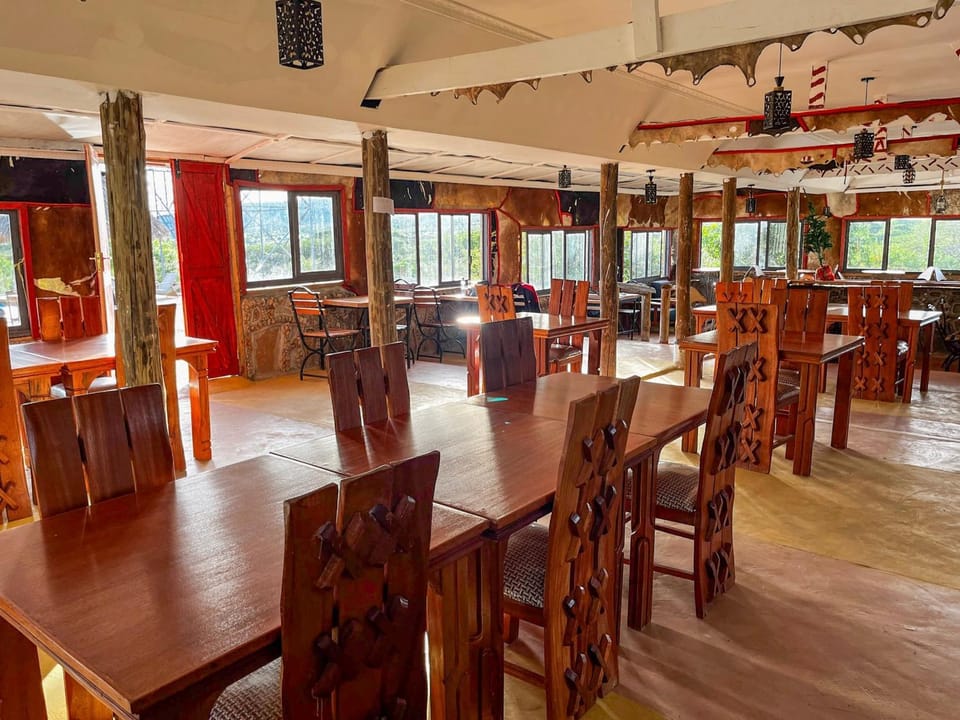 Restaurant/places to eat, Seating area