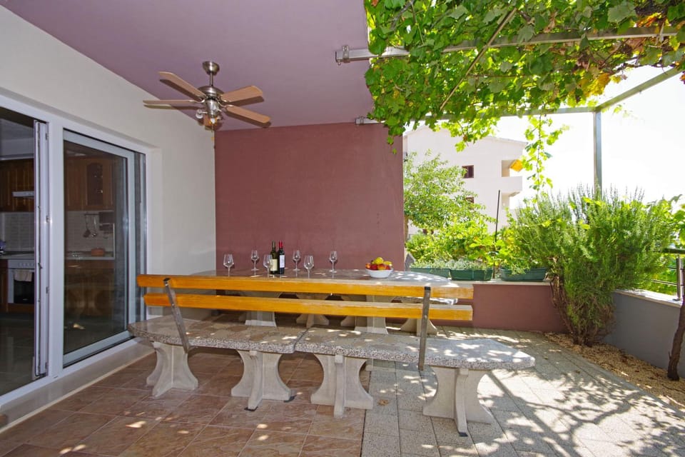 Apartmani Cezar Makarska Apartment in Makarska