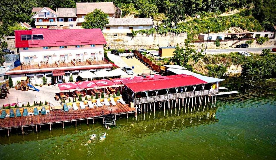 Pensiunea Danubio Bed and Breakfast in Serbia