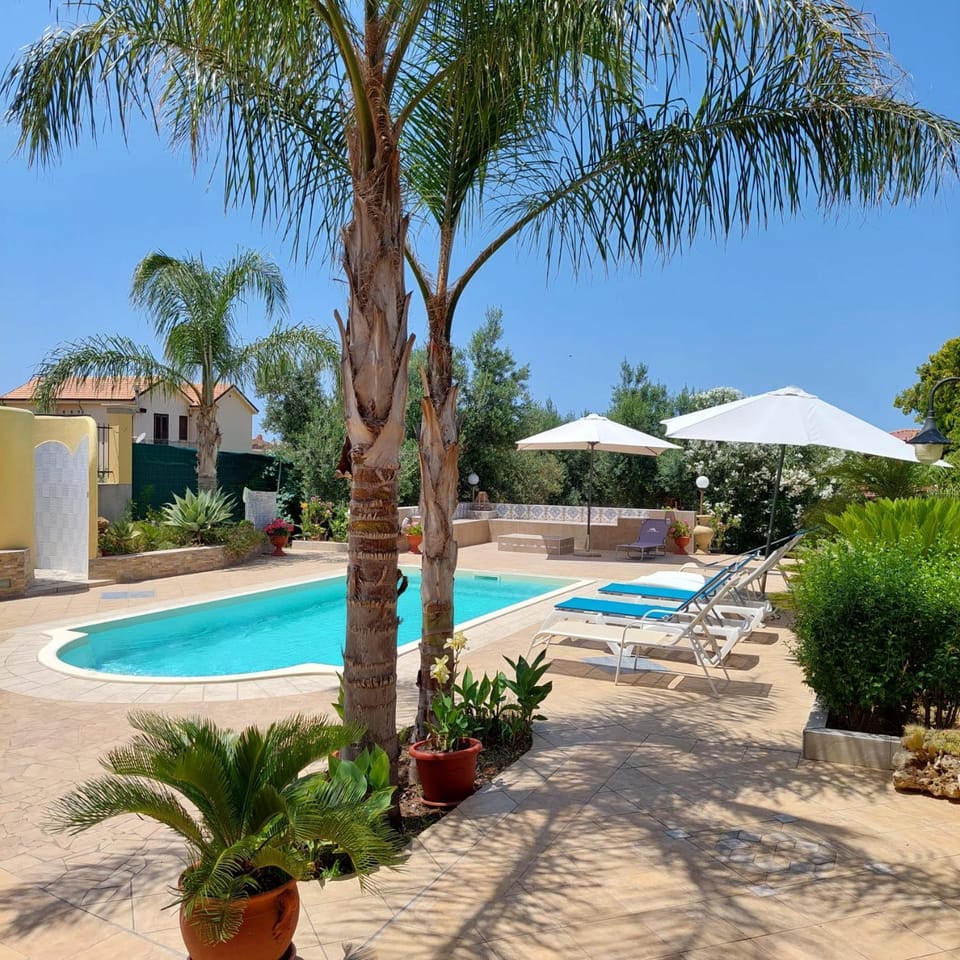 Spring, Day, Garden view, Pool view, sunbed