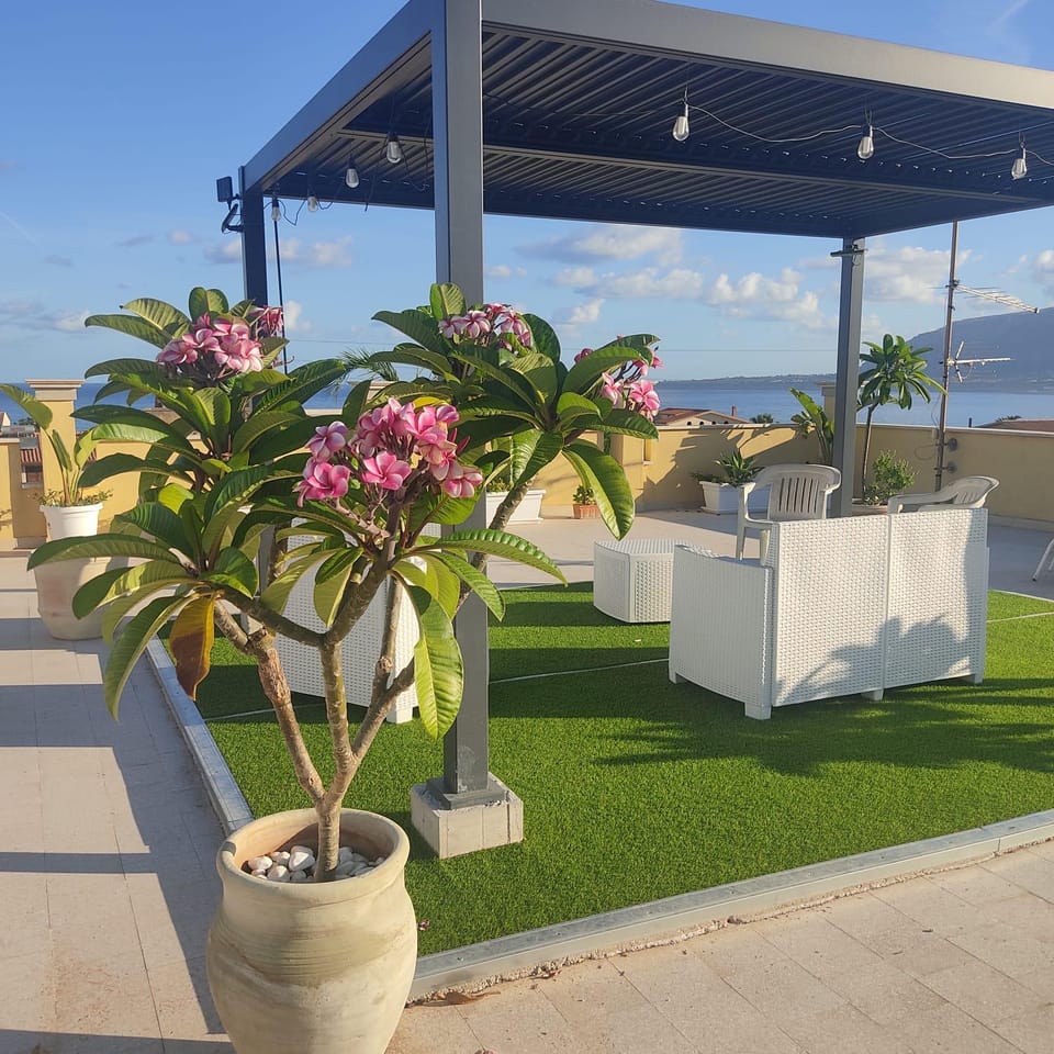 Patio, Spring, Balcony/Terrace