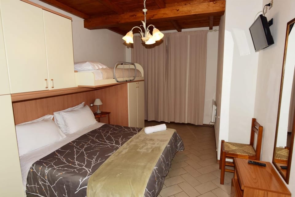 CASA MAIRA IN CENTRO A SATURNIA House in Saturnia