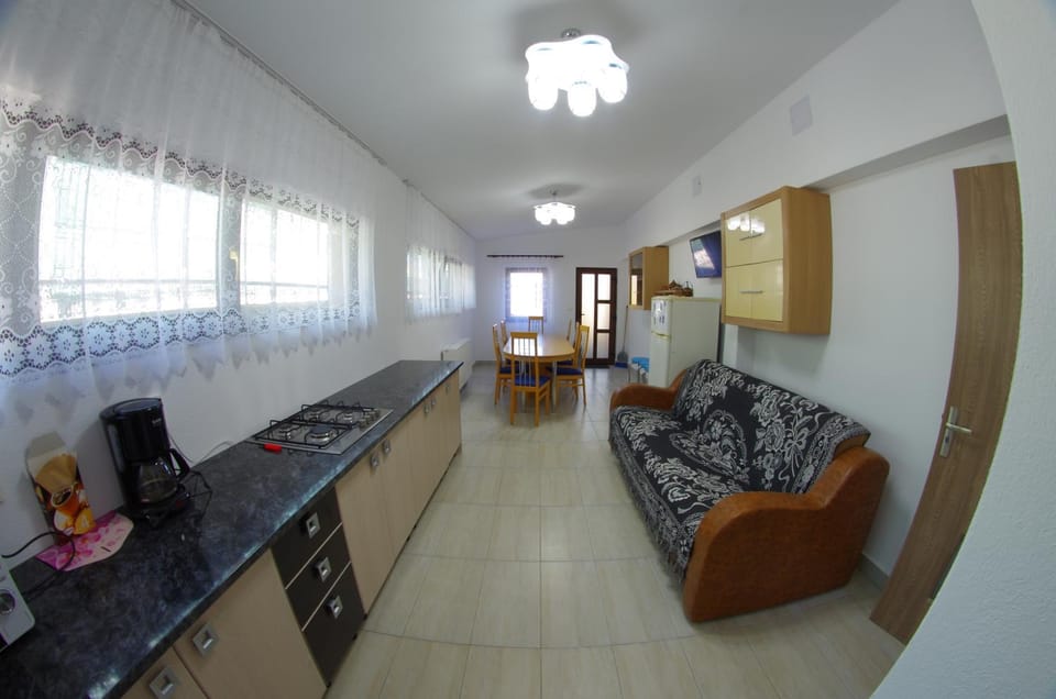 Toilet, TV and multimedia, Kitchen or kitchenette, Living room