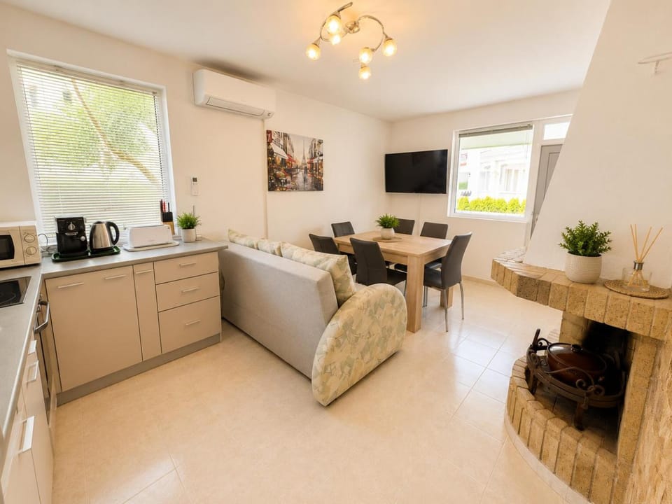 Communal lounge/ TV room, Dining area