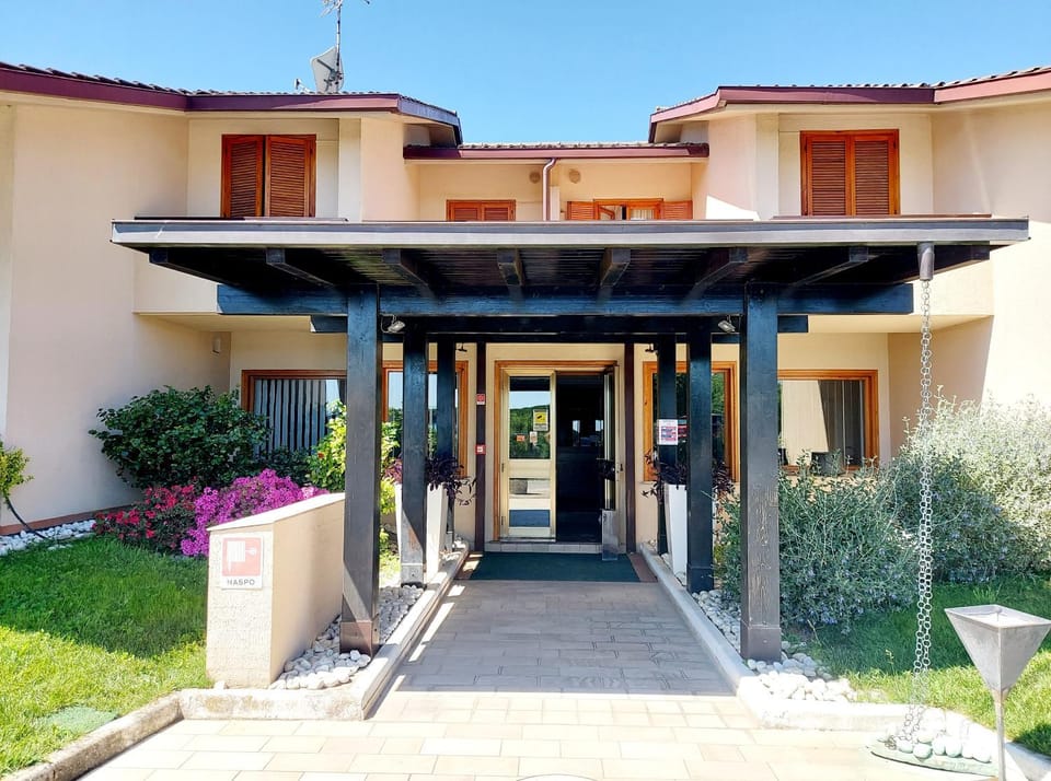 Facade/entrance
