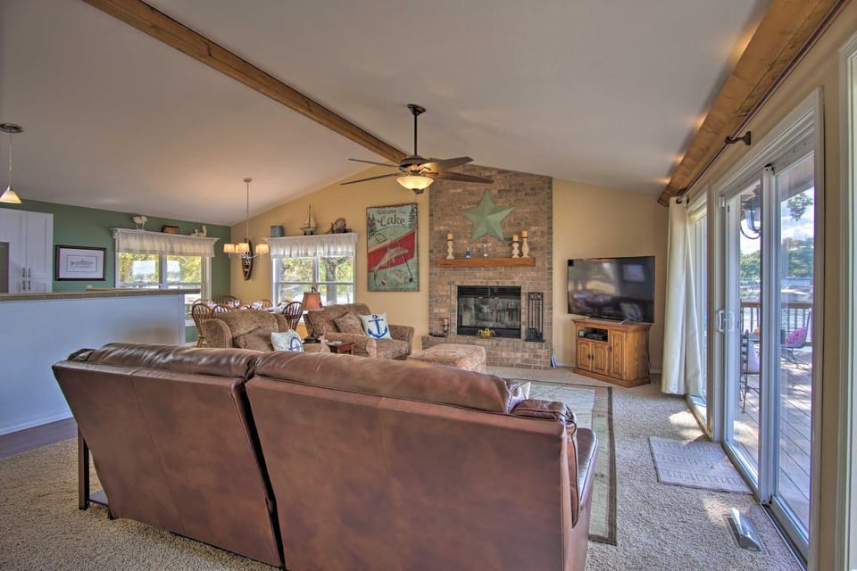 Lakefront Home with Shared Boat Ramp in Grove! House in Ozark Mountains