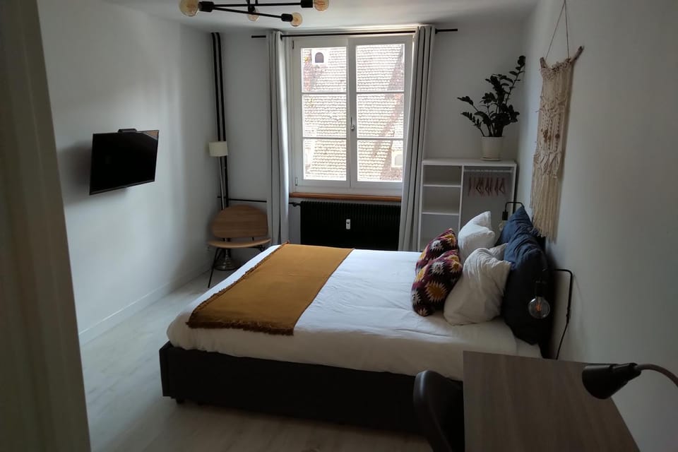 TV and multimedia, Photo of the whole room, Bedroom