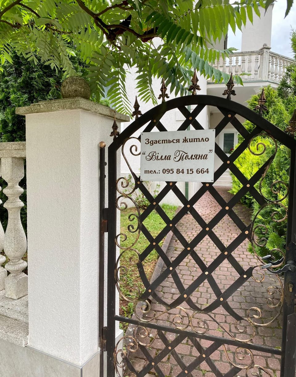 Вилла Поляна Bed and Breakfast in Ukraine
