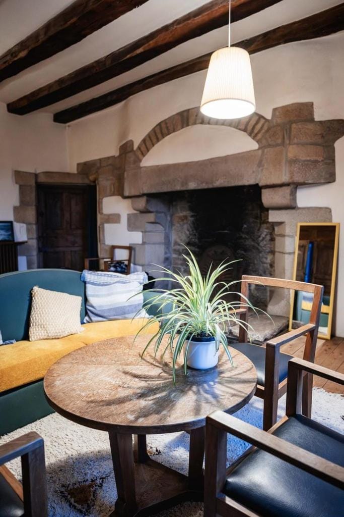 Living room, Seating area, fireplace