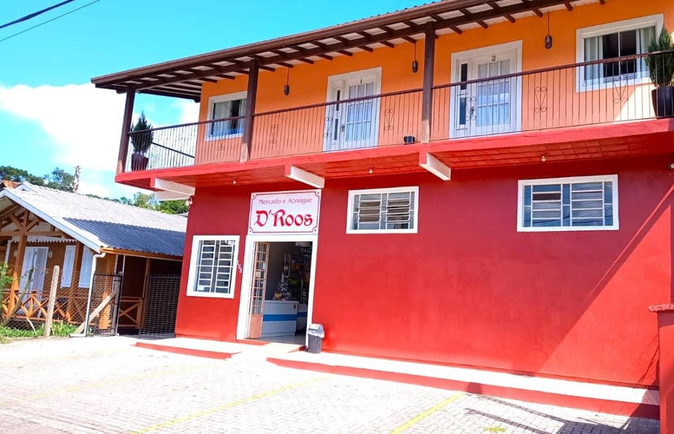 Property building, Supermarket/grocery shop, Parking