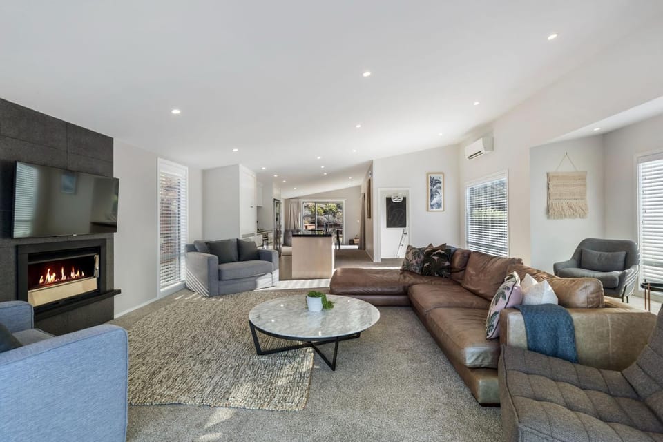 Highview Haven by Relaxaway Holiday Homes House in Queenstown