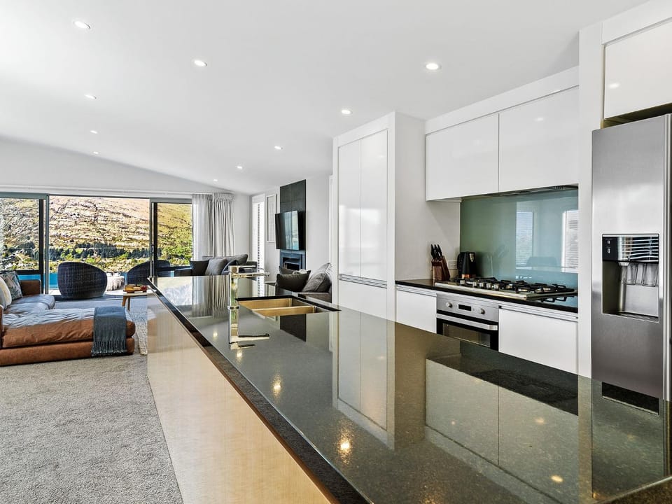 Kitchen or kitchenette, Seating area, Lake view