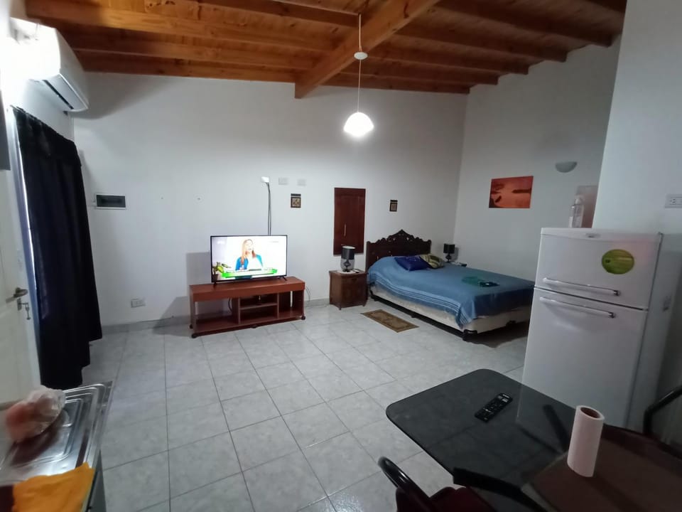 Communal lounge/ TV room, Bed, TV and multimedia, Photo of the whole room, air conditioner