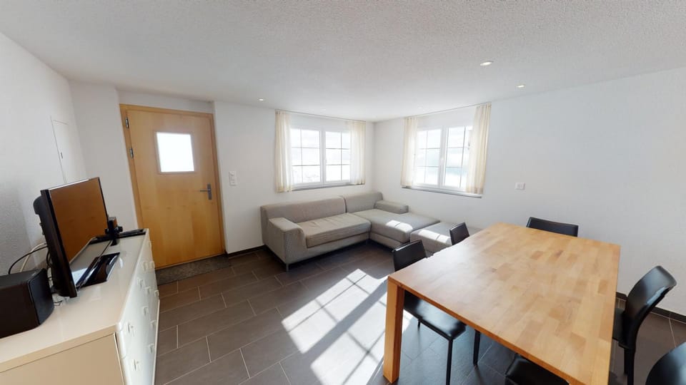 TV and multimedia, Living room, Seating area, Dining area