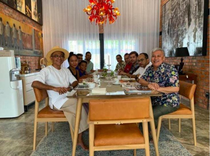 Restaurant/places to eat, People, Food and drinks, Banquet/Function facilities, Dining area, Food, Drinks, group of guests