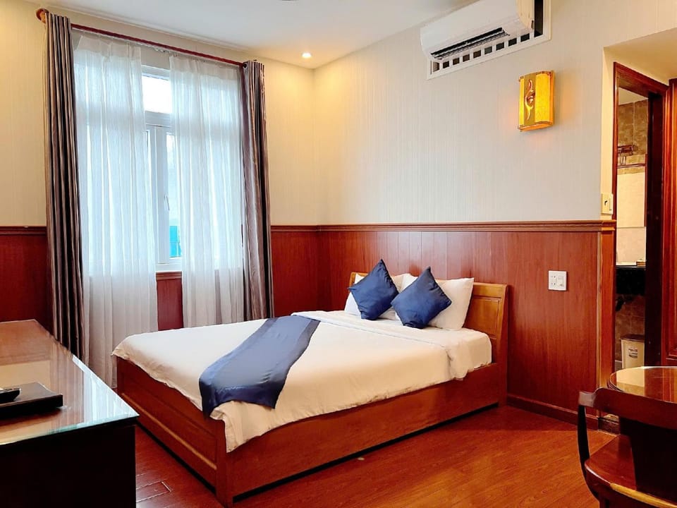 Bed, Photo of the whole room, Bedroom, air conditioner