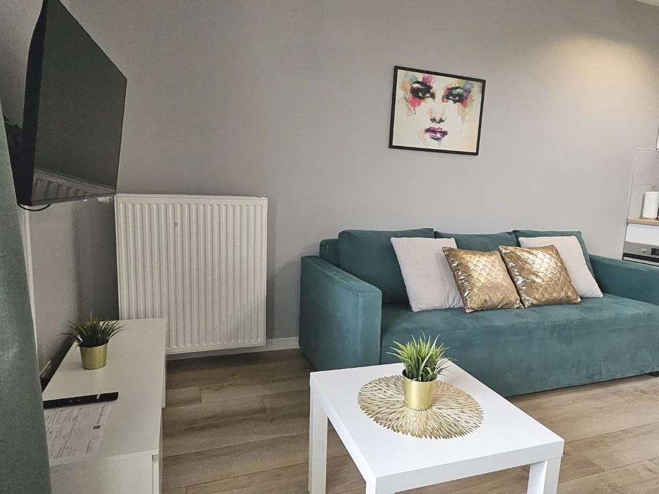 TV and multimedia, Living room, Seating area, internet