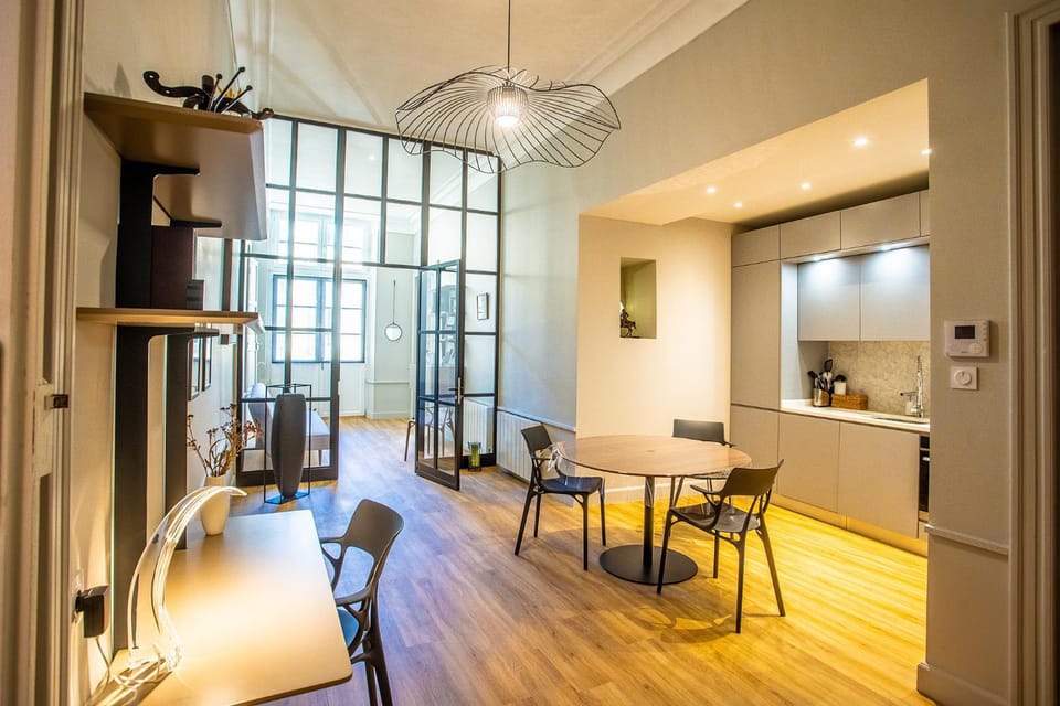 Seating area, Dining area, kitchen