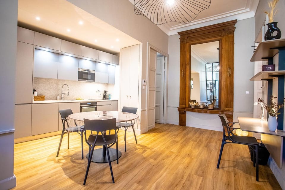 Dining area, kitchen