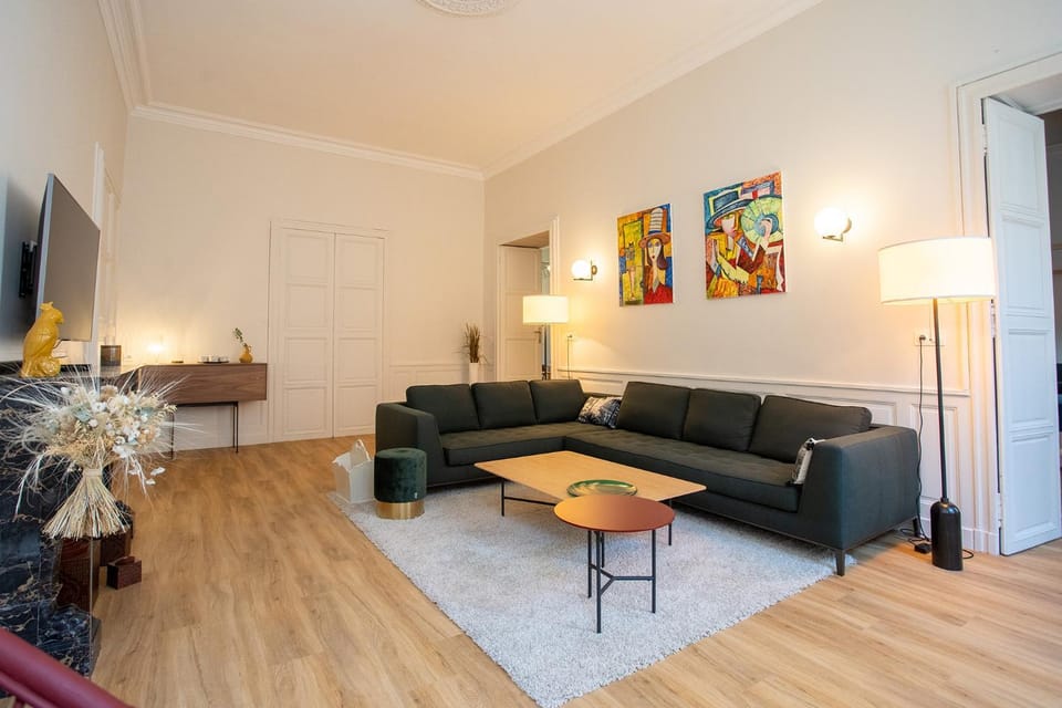 Living room, Seating area