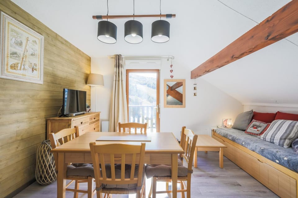 Bed, Living room, Dining area