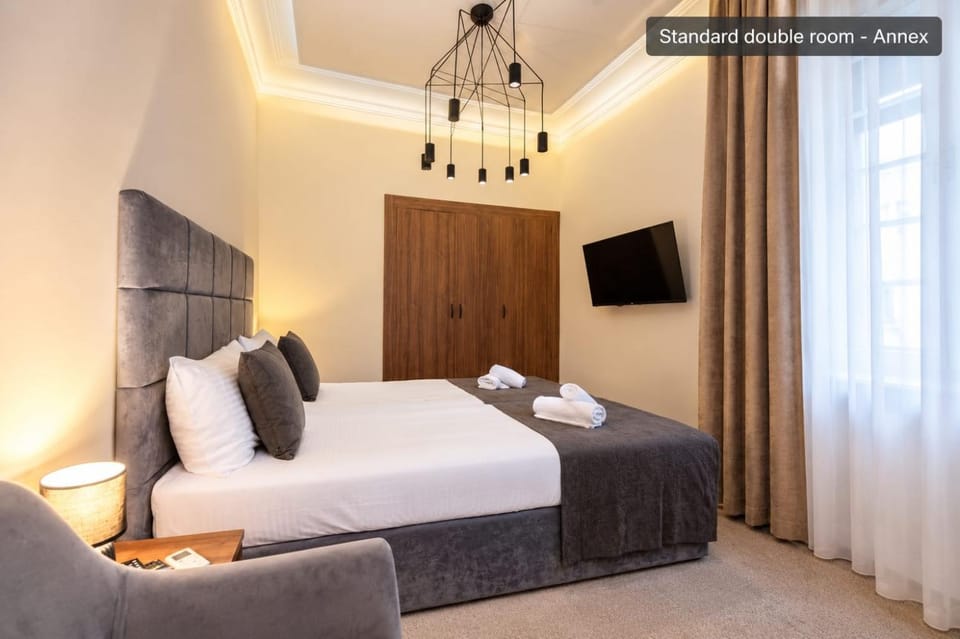 Bed, TV and multimedia, Photo of the whole room, Bedroom, towels, wardrobe