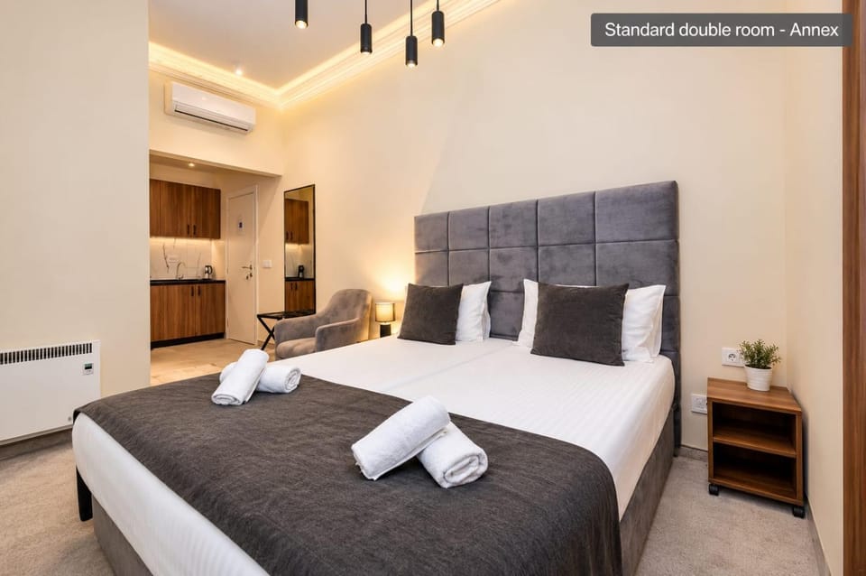Bed, Photo of the whole room, towels
