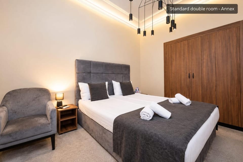 Bed, Photo of the whole room, towels, wardrobe