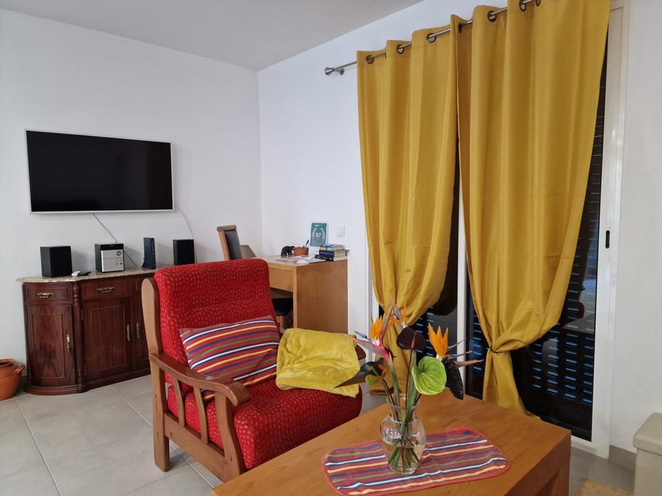 TV and multimedia, Kitchen or kitchenette, Living room