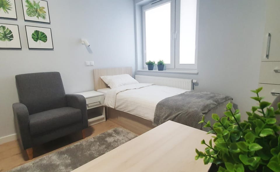 Bed, Photo of the whole room, Seating area, Bedroom