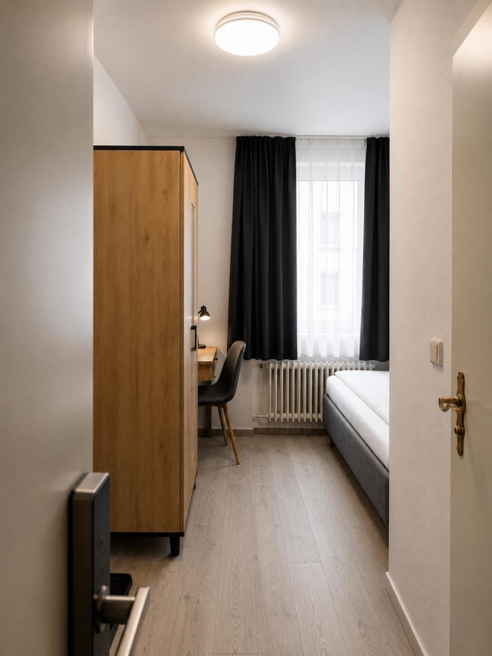 Bed, TV and multimedia, Photo of the whole room, Bedroom, internet