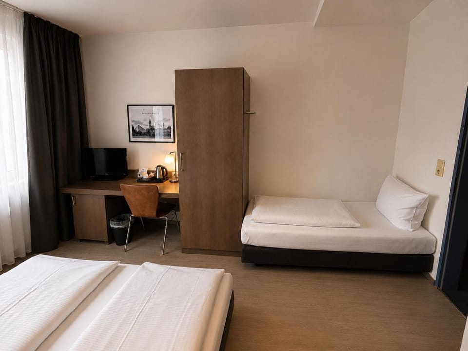 TV and multimedia, Bedroom, wardrobe