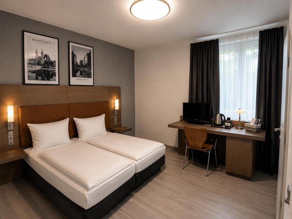 Bed, TV and multimedia, Photo of the whole room, Bedroom, minibar