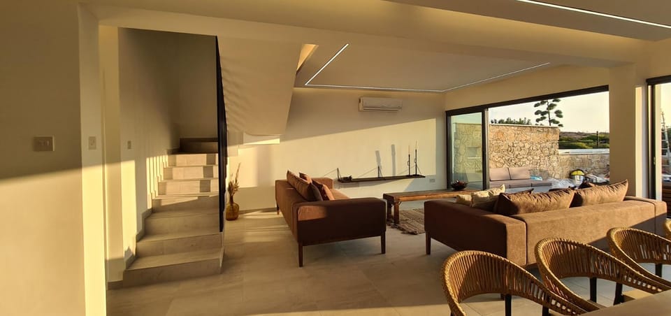 Patio, Living room, Seating area, Dining area