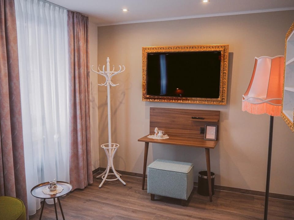 TV and multimedia, hair dresser