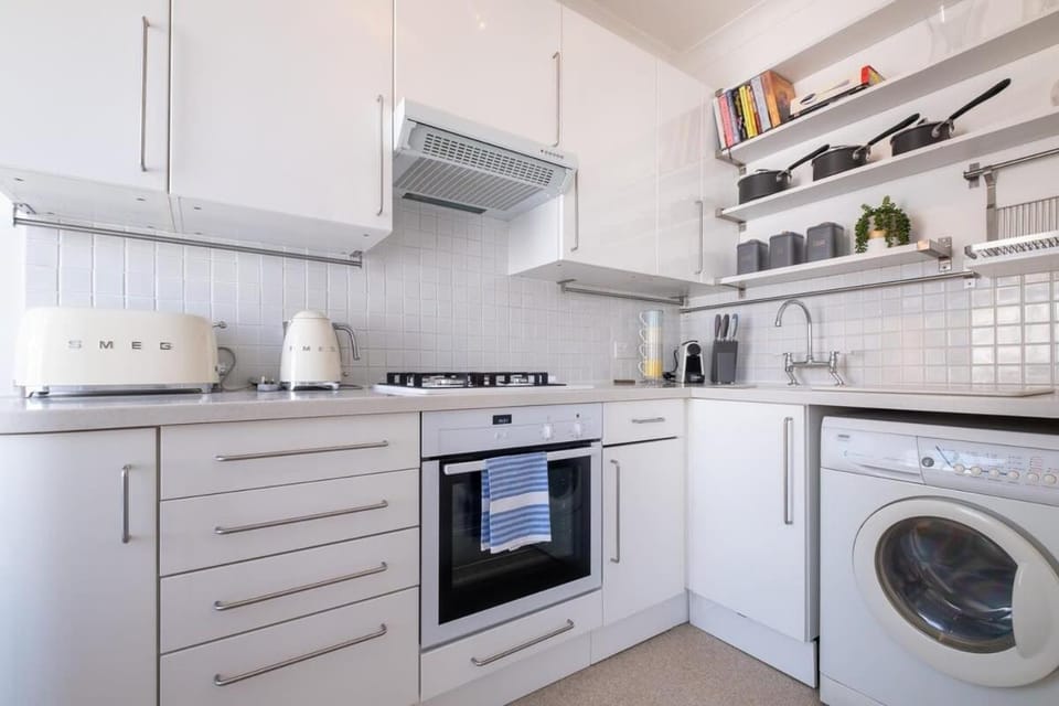 Kitchen or kitchenette, oven, stove, toaster, washing machine