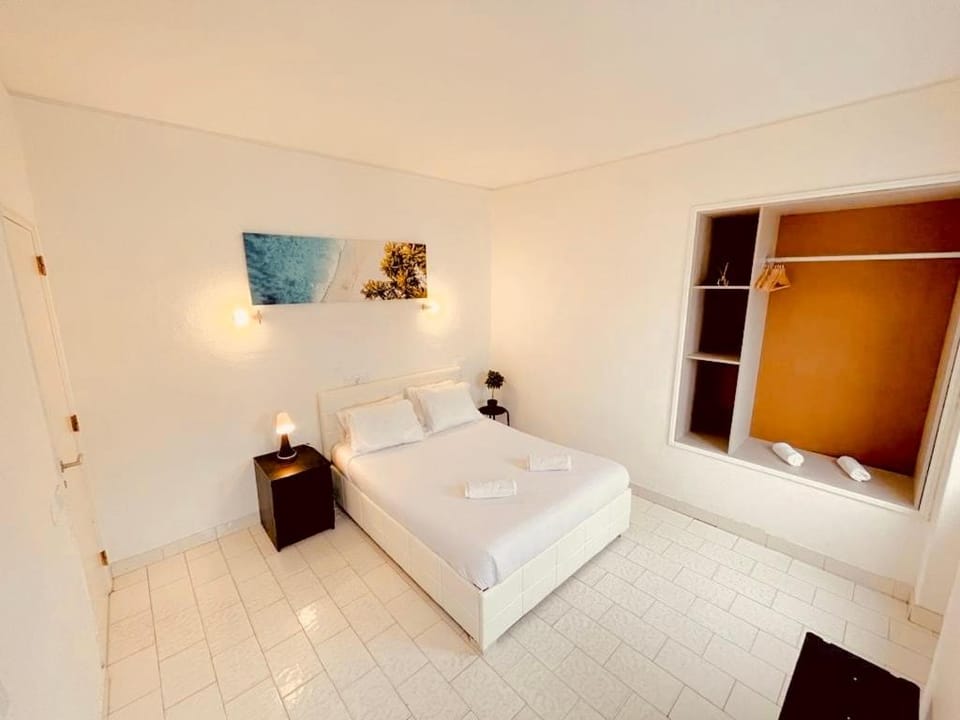 Central Atlantic Beach Guesthouse Hostel in Costa da Caparica